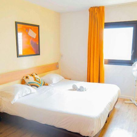 شقة Paris Retreat 5 Minutes From Hoche Metroparking بونتا المظهر الخارجي الصورة