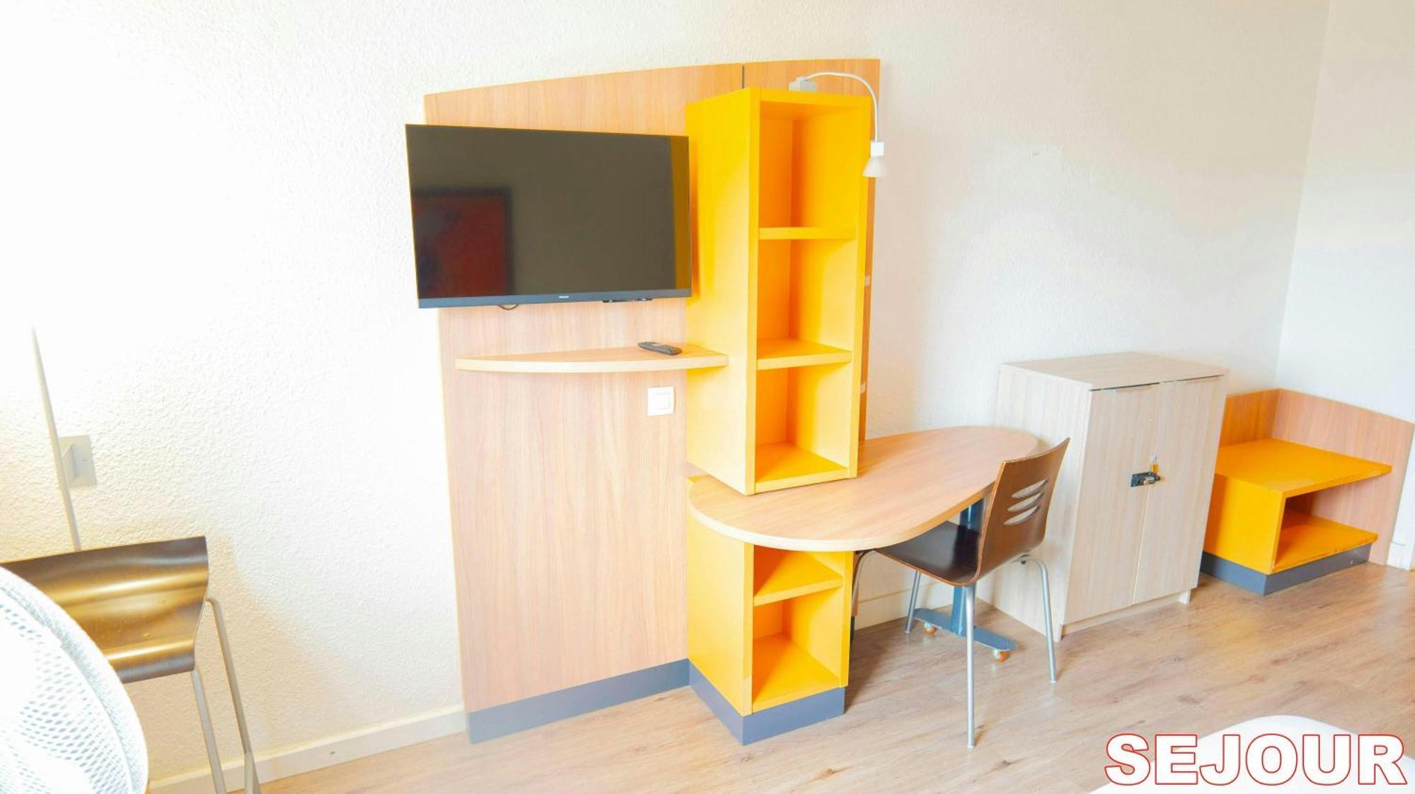 شقة Paris Retreat 5 Minutes From Hoche Metroparking بونتا المظهر الخارجي الصورة